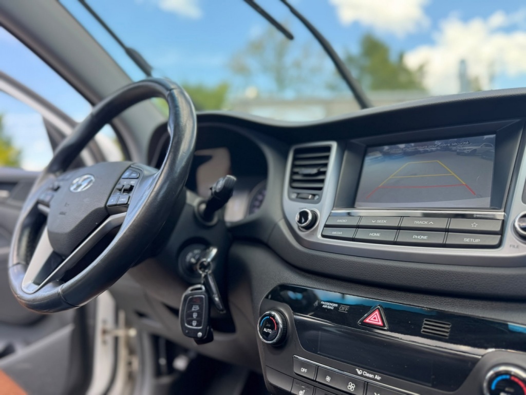 Hyundai Tucson SE 2018 — photo 12