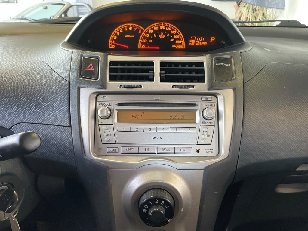 Toyota Yaris CE 2010 — photo 19