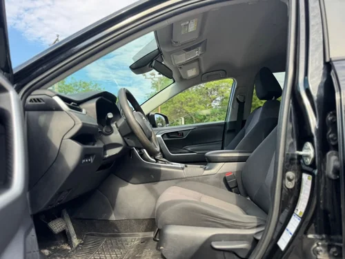 Toyota RAV4 LE 2019 — photo 8