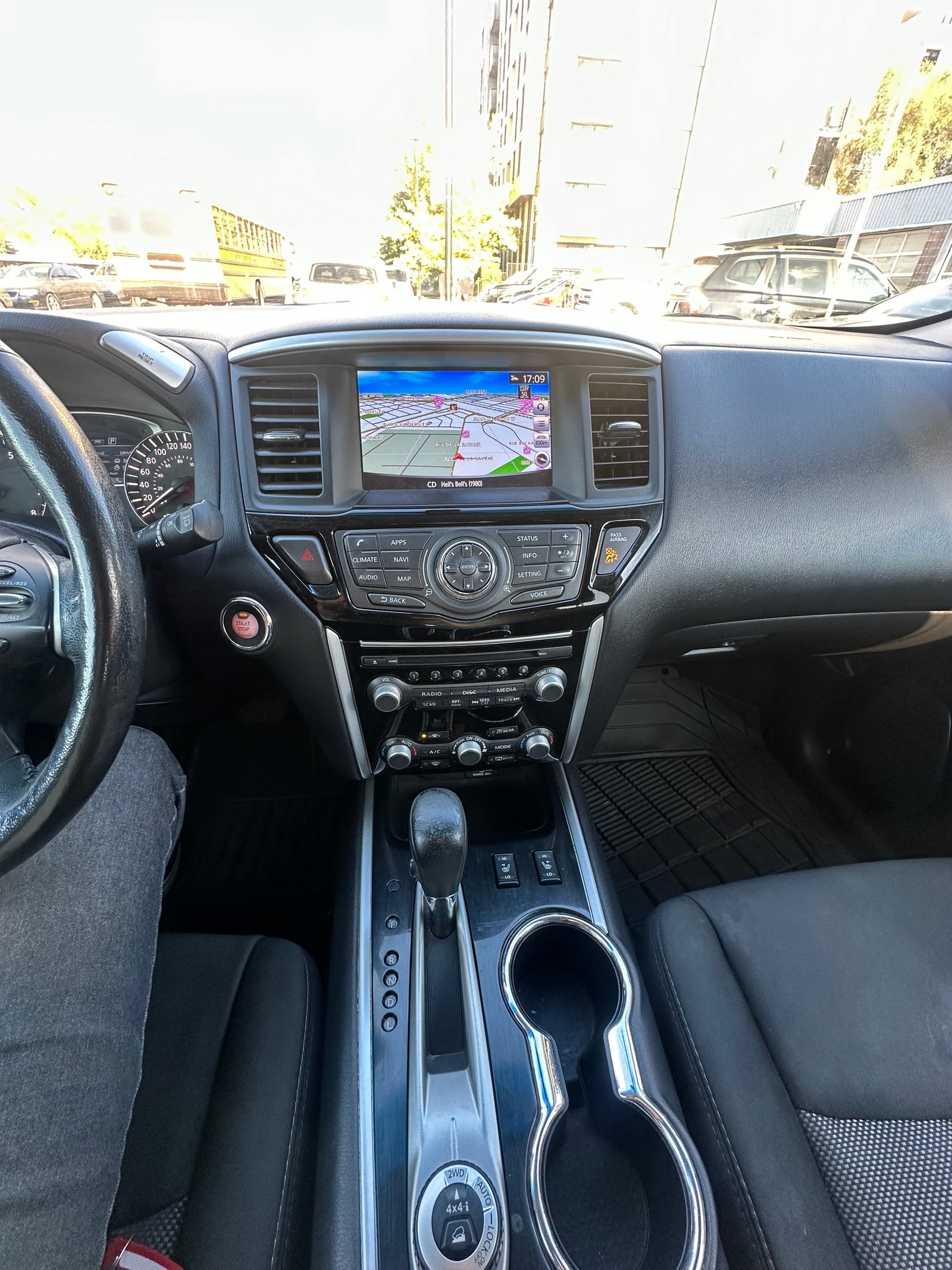 Nissan Pathfinder 4x4 2018 — photo 11