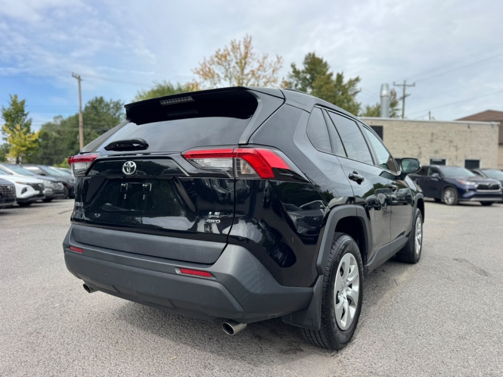 Toyota RAV4 LE 2021 — photo 3