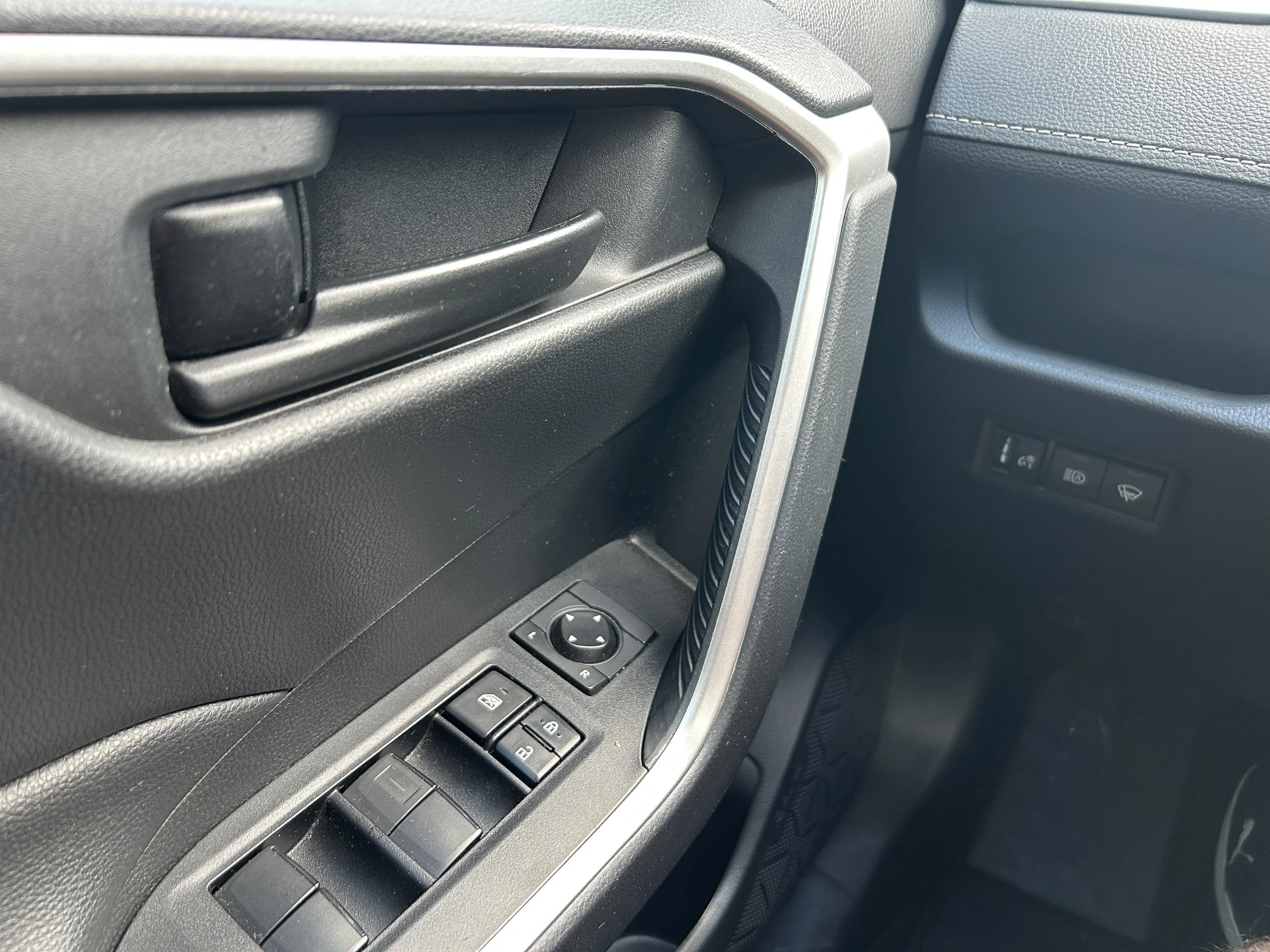 2021 Toyota Rav4 LE — photo 17