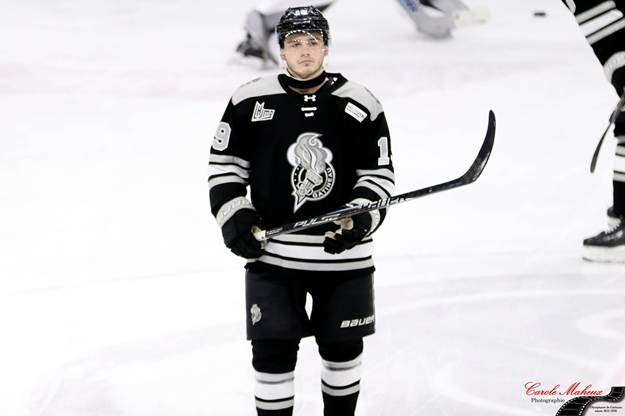 Peut être une image de hockey et texte