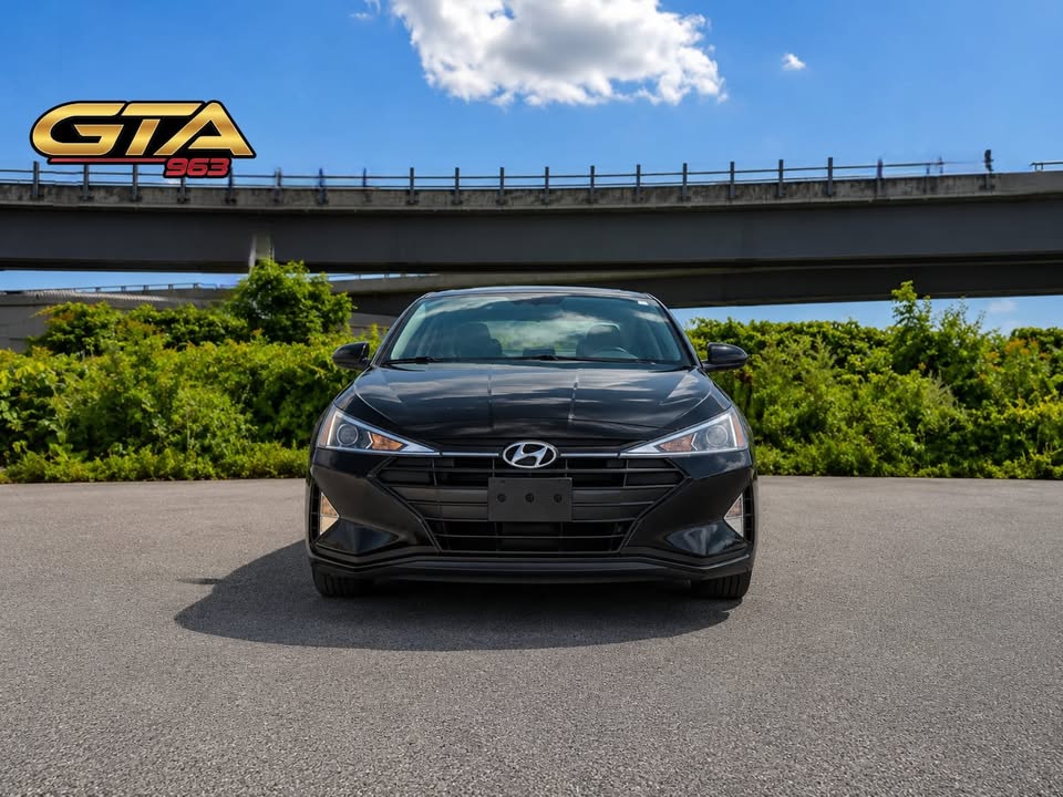 2019 Hyundai Elantra — photo 2