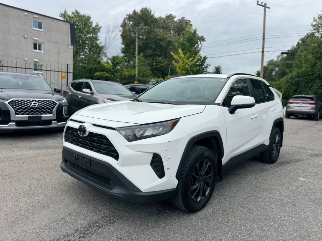 Toyota RAV4 LE 2020
