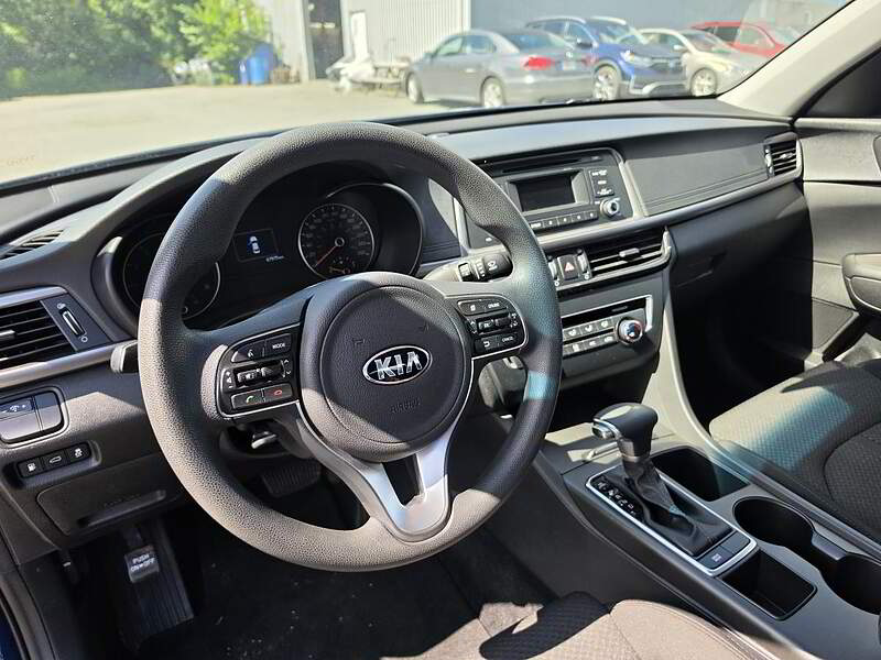 Kia Optima 2016 LX / AUTO + BLUETOOTH + BAS KM +++++ — photo 7