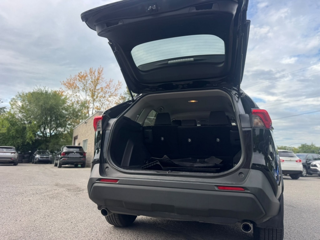 Toyota RAV4 LE 2021 — photo 10