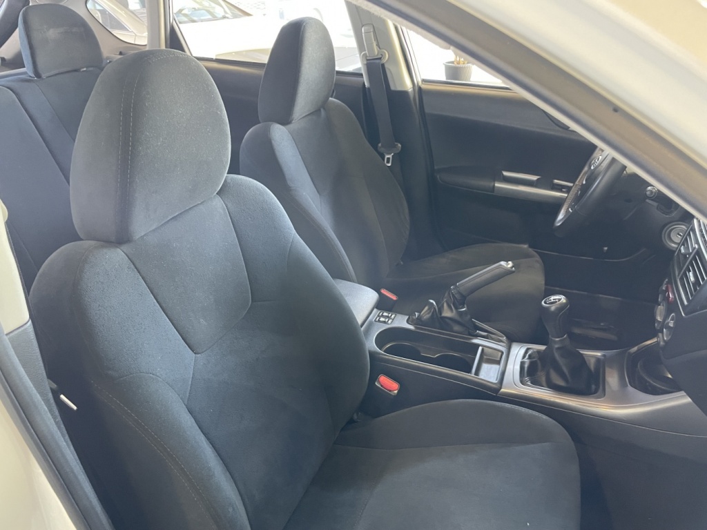 Subaru Impreza 2,5i avec Groupe Limited 2011 — photo 13