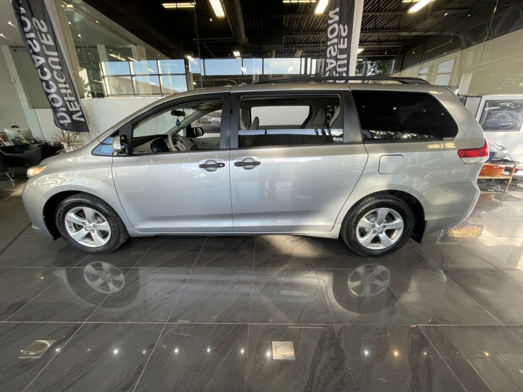 Toyota Sienna CE 2012 — photo 3