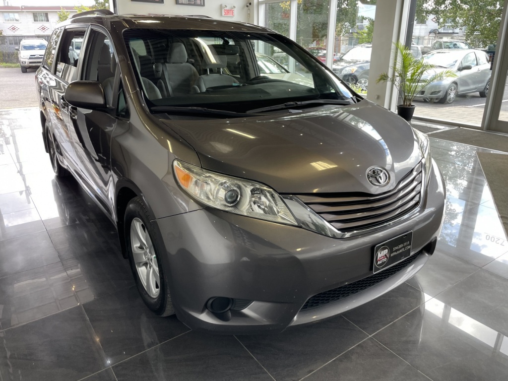 Toyota Sienna LE 2015 — photo 7