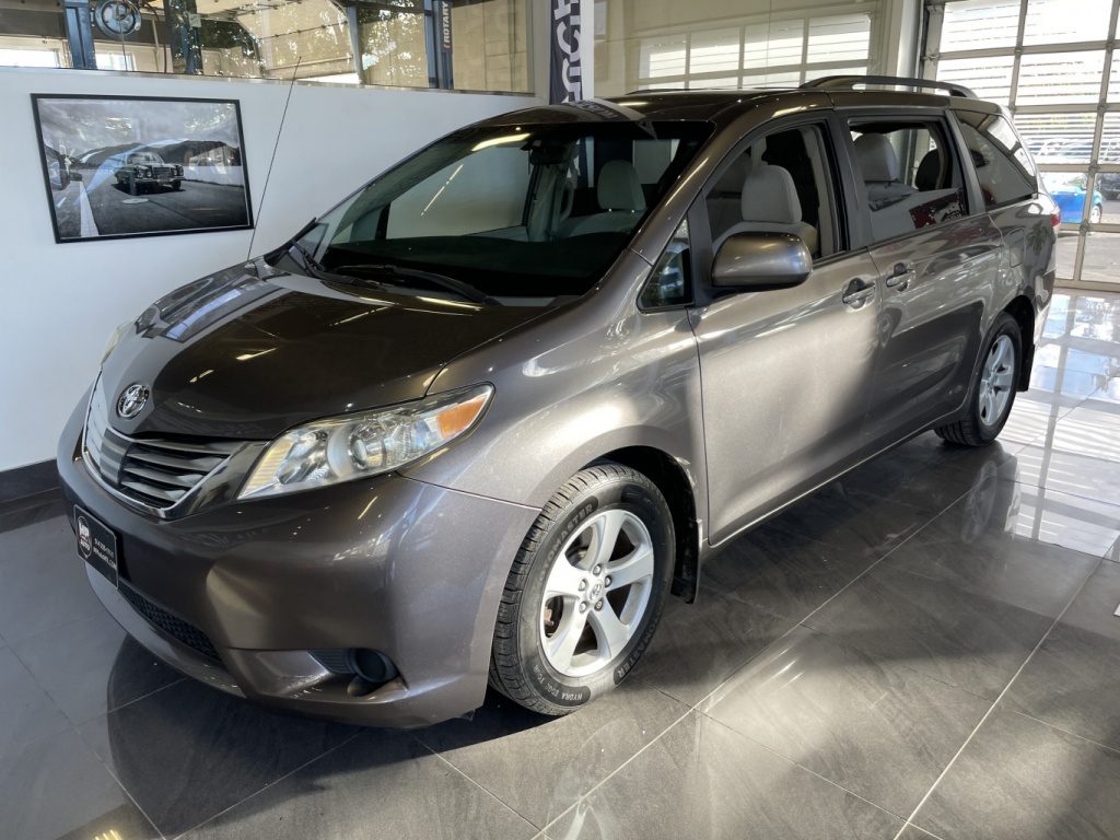 Toyota Sienna LE 2011