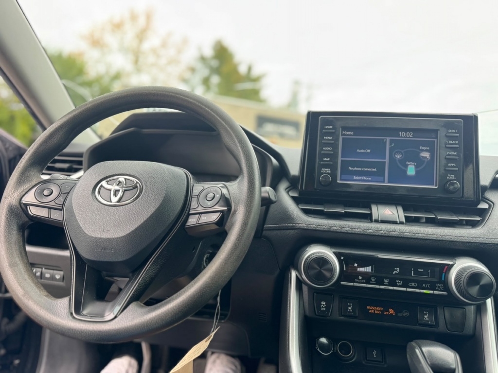 Toyota RAV4 LE hybride 2021 — photo 16