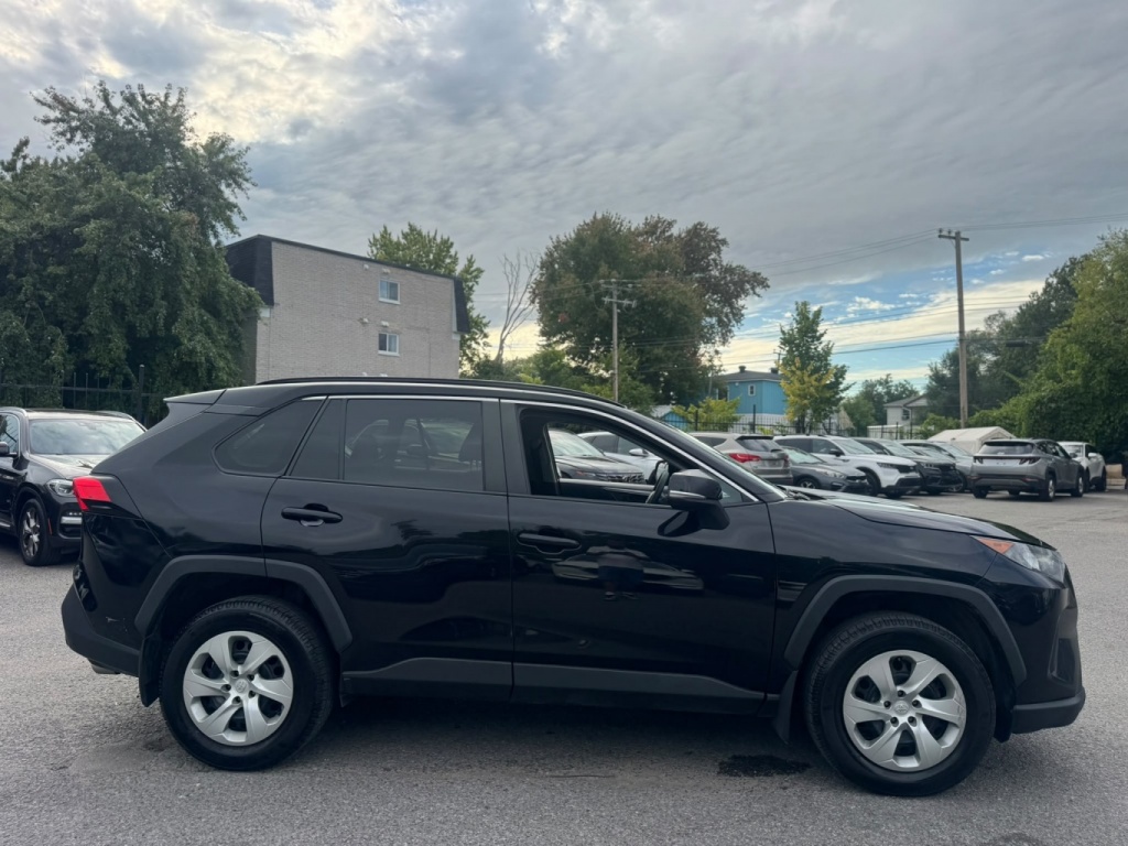 Toyota RAV4 LE 2021 — photo 3