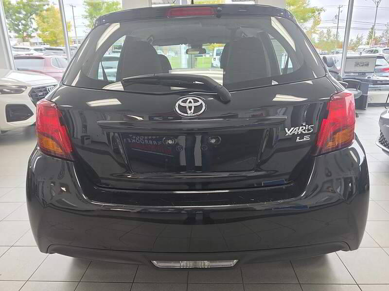 Toyota Yaris hatchback 2017 Hayon 5 portes, boîte automatique, LE — photo 6