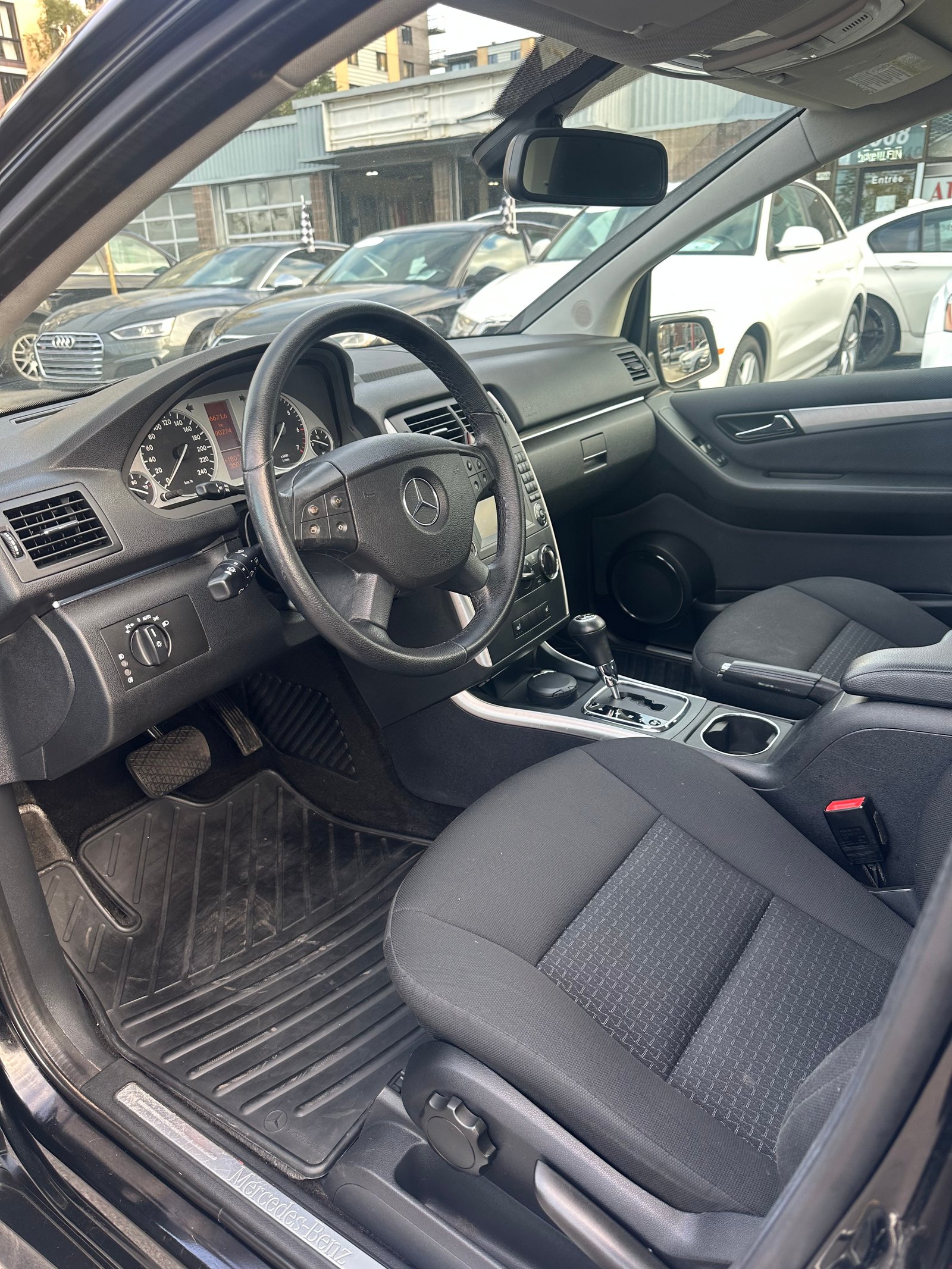 Mercedes-Benz B200 2011 — photo 11