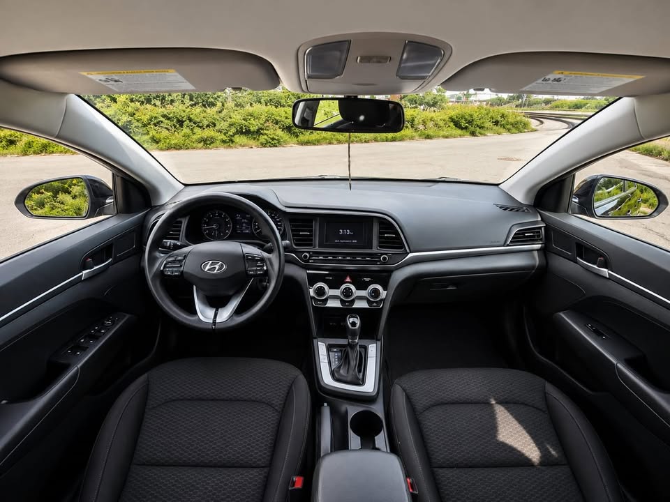 2019 Hyundai Elantra — photo 6