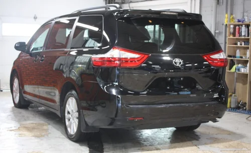 2017 TOYOTA SIENNA LE AWD — photo 4