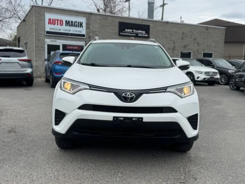 Toyota RAV4 LE 2018 — photo 2