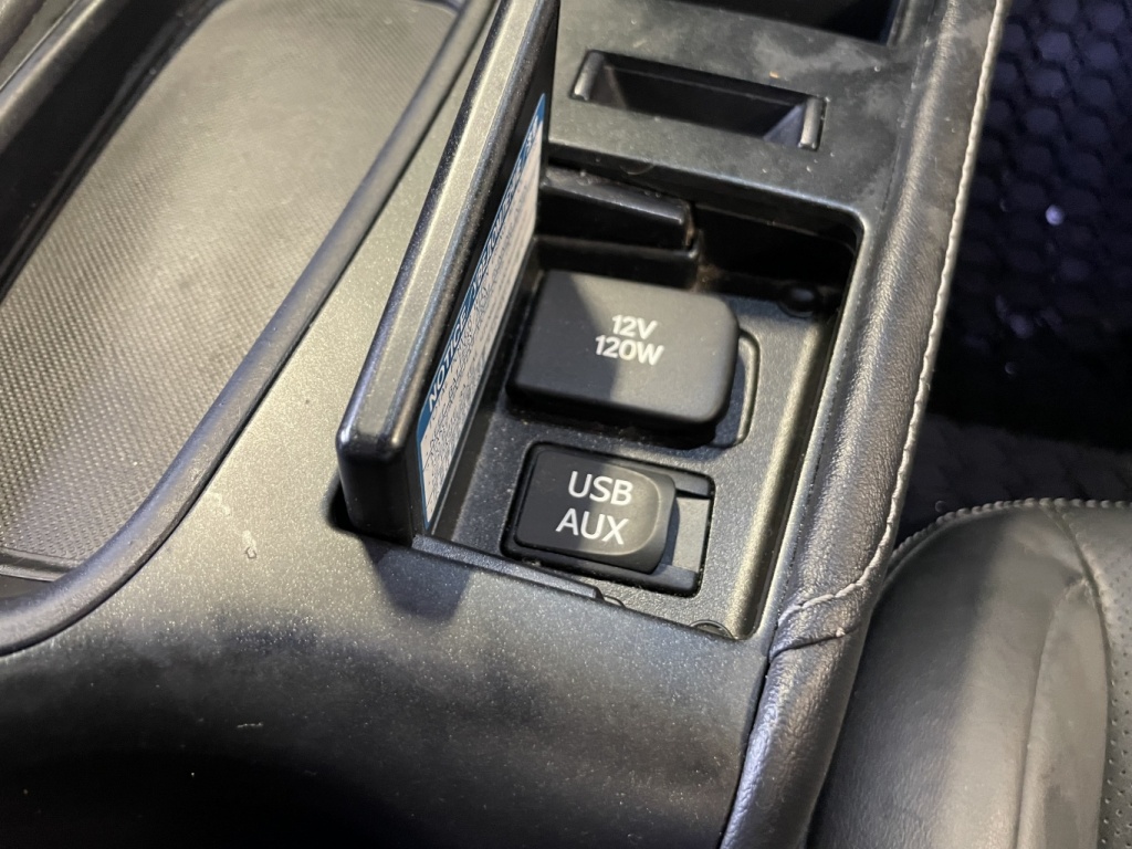 Lexus CT 200h  2012 — photo 23