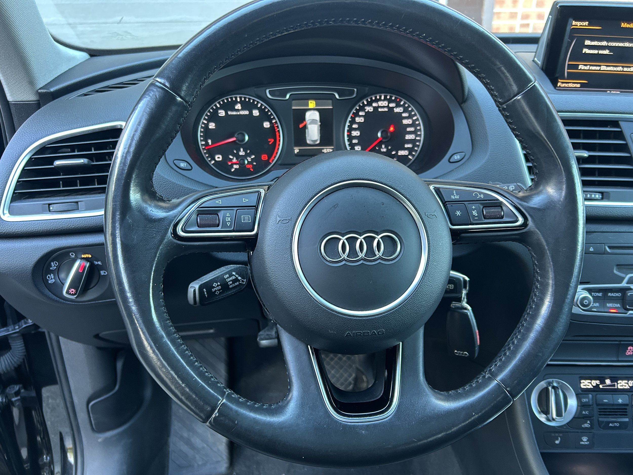 Audi Q3 2015 — photo 14