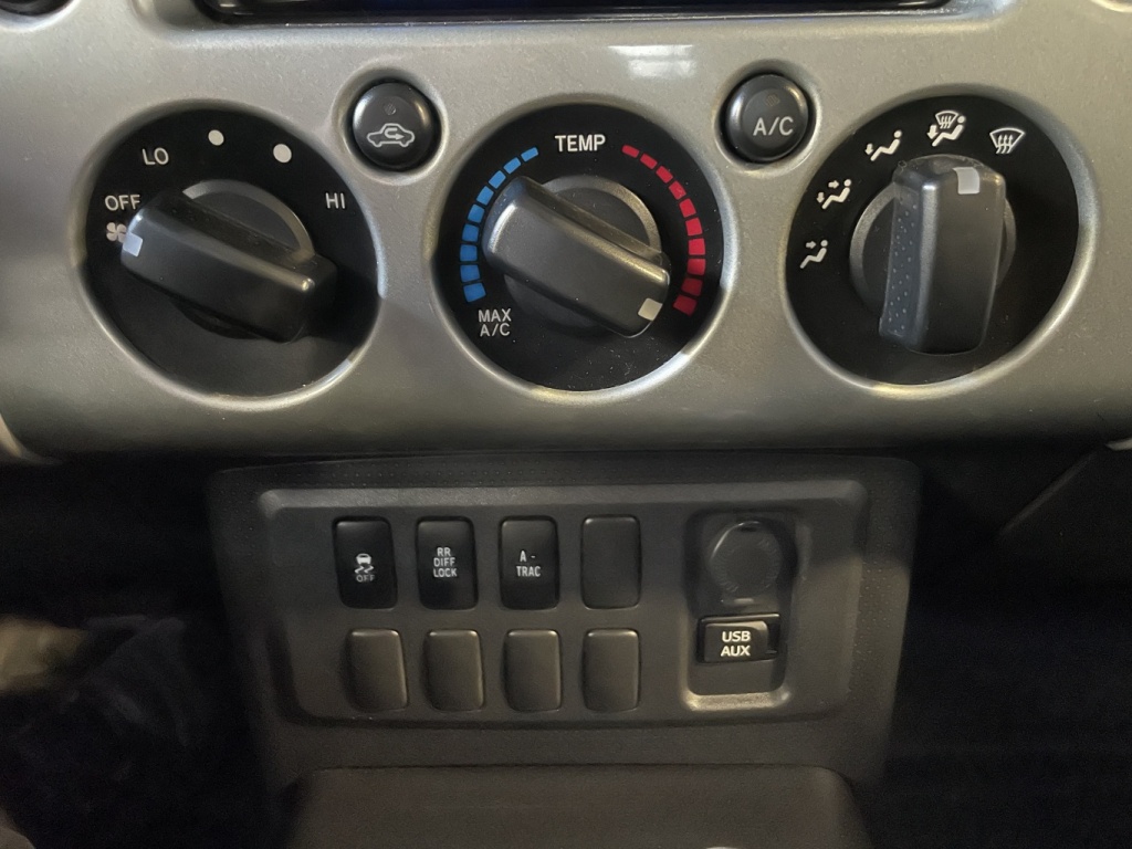 Toyota FJ Cruiser  2011 — photo 23