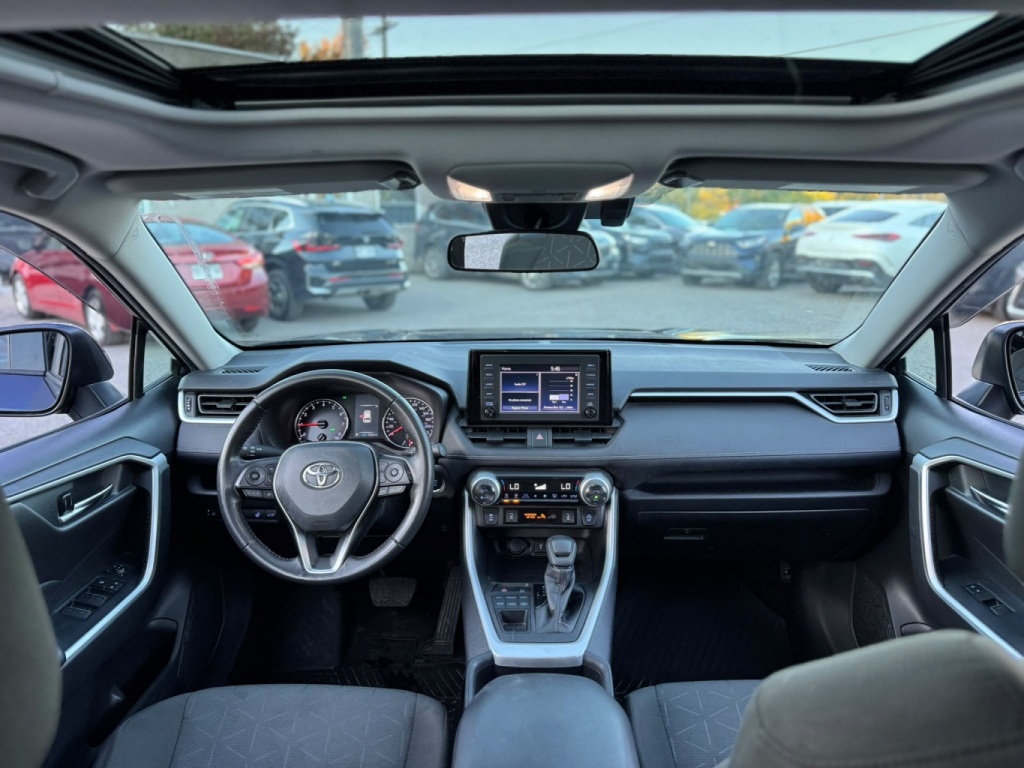 Toyota RAV4 XLE 2022 — photo 18