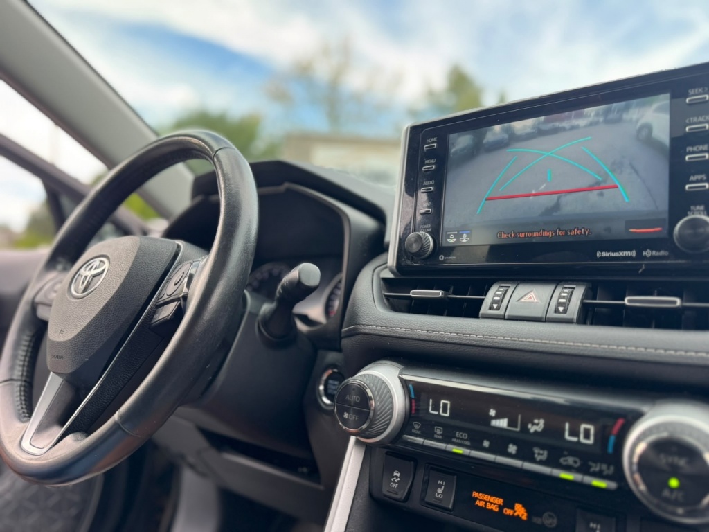Toyota RAV4 XLE 2019 — photo 14