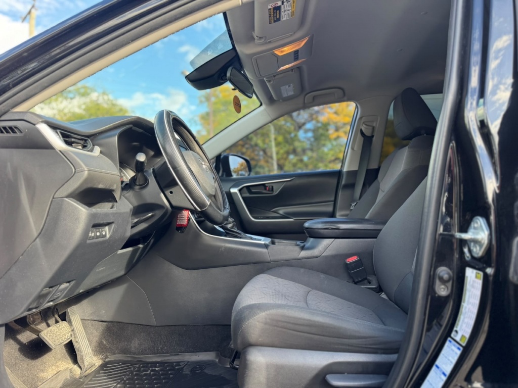 Toyota RAV4 LE 2019 — photo 14