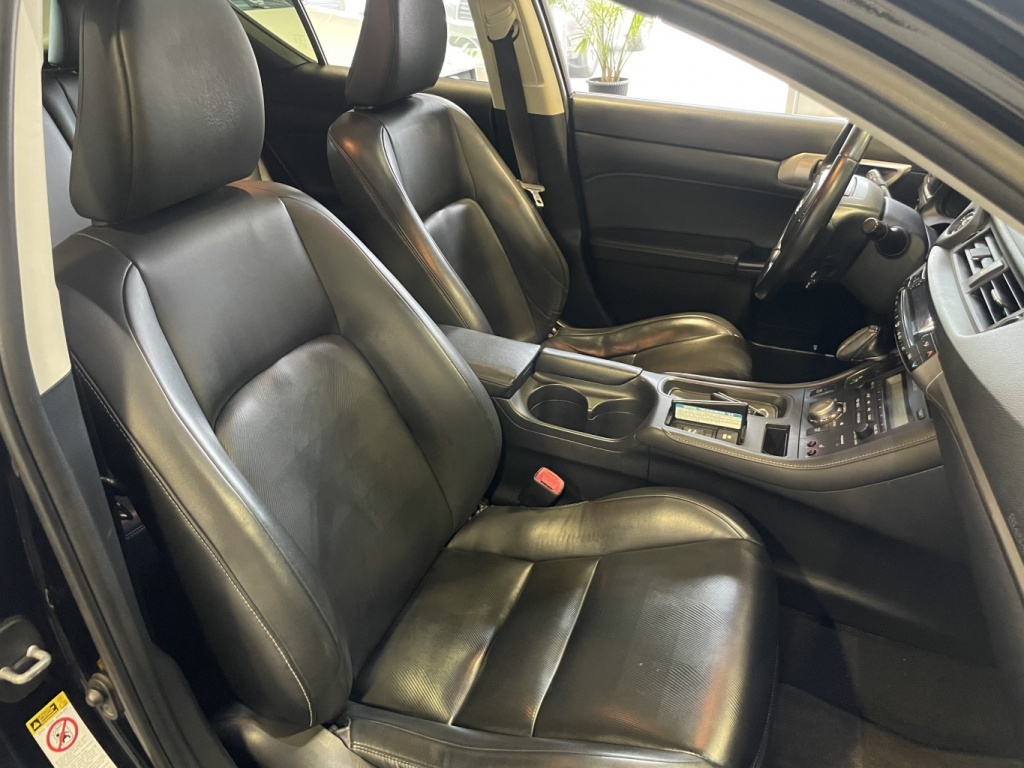Lexus CT 200h  2014 — photo 12