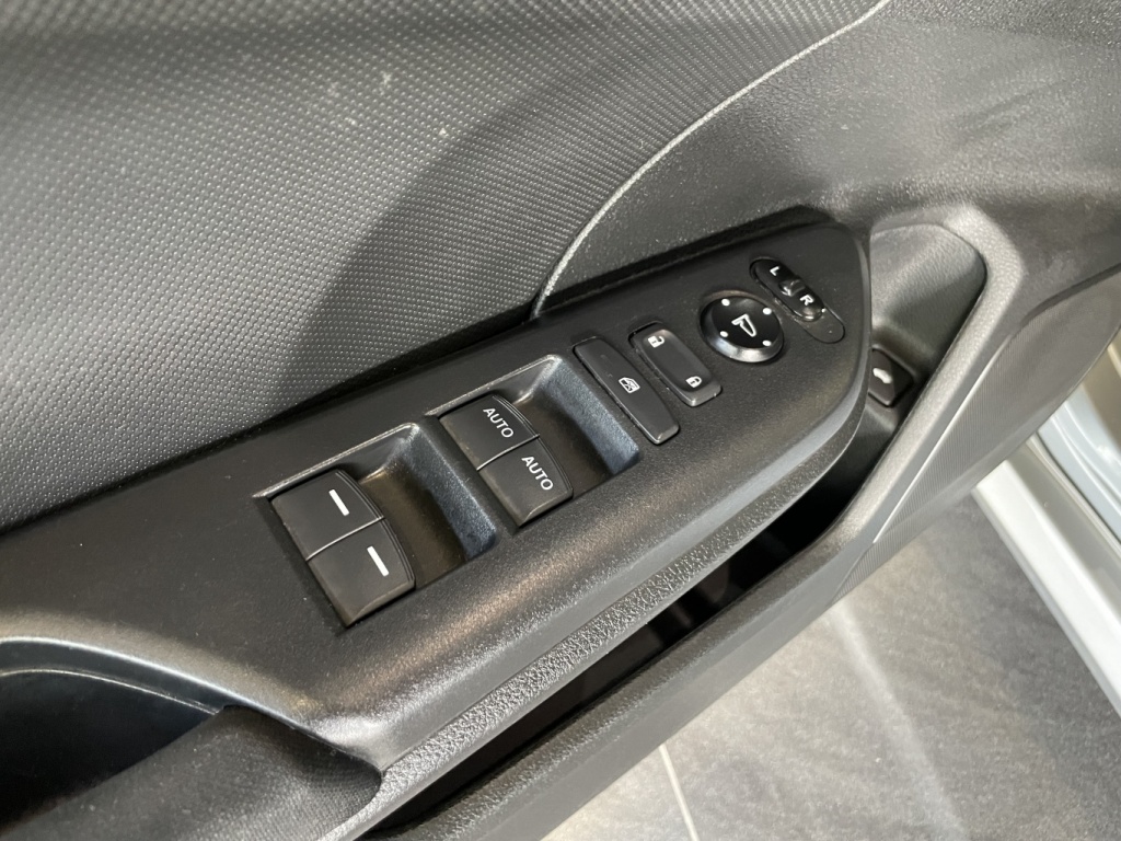 Honda Civic LX 2016 — photo 15