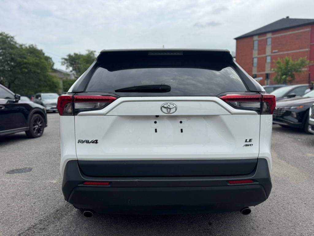 Toyota RAV4 LE 2020 — photo 8