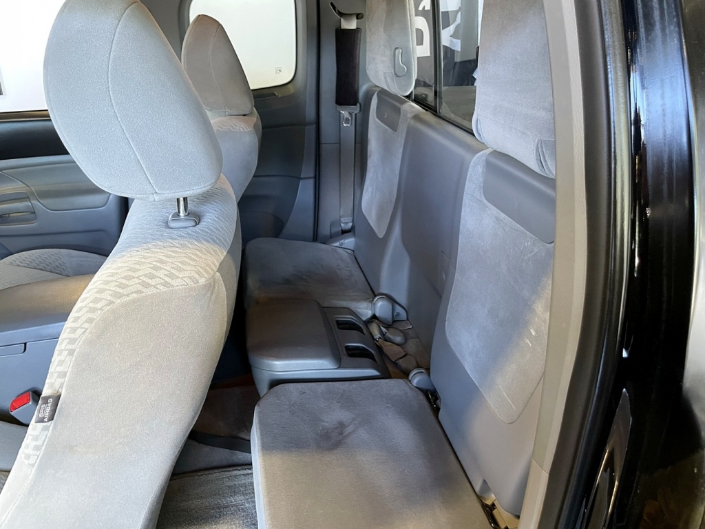 Toyota Tacoma  2011 — photo 10