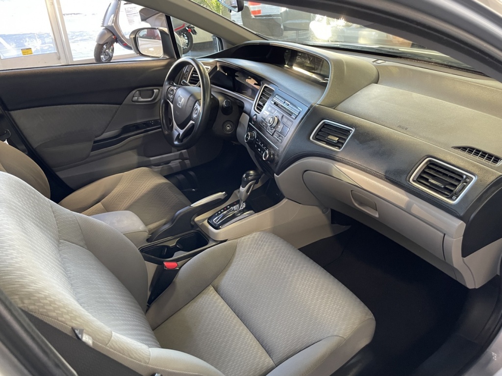 Honda Civic LX 2015 — photo 15