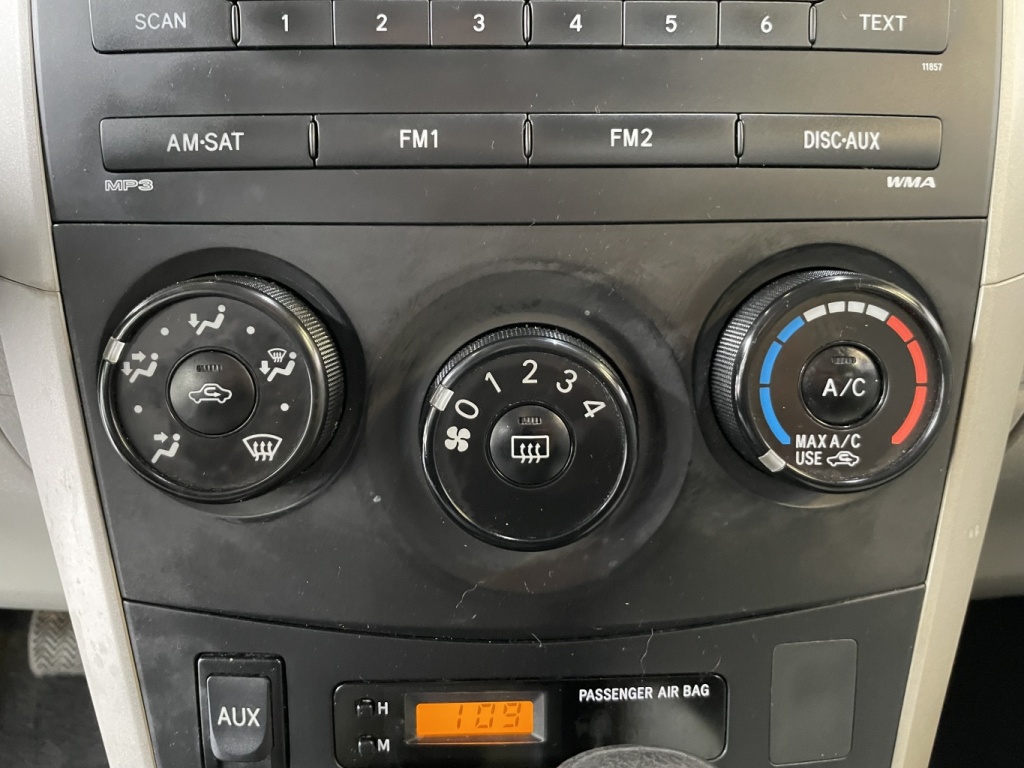Toyota Corolla CE 2011 — photo 19