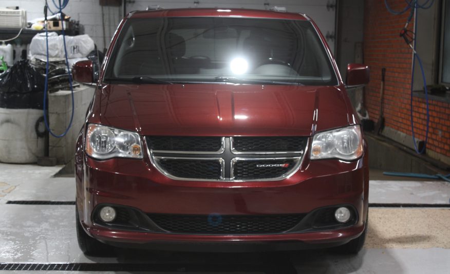 2020 DODGE GRAND CARAVAN SXT PRENIUM PLUS — photo 2