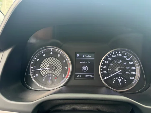 Hyundai Elantra Luxury 2020 — photo 17