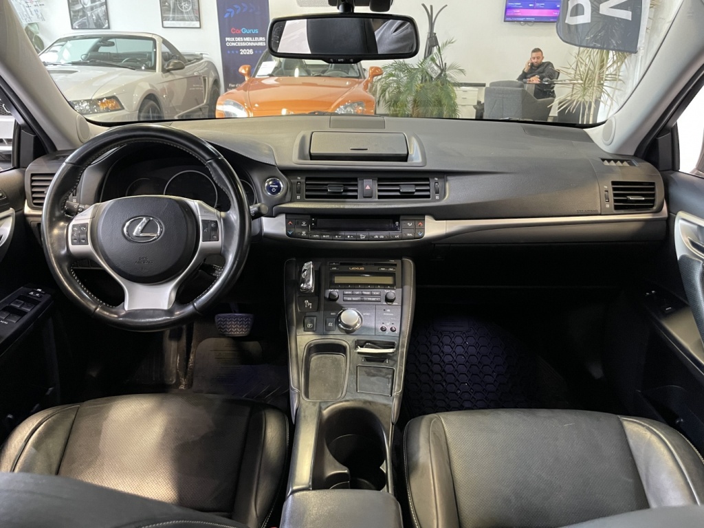 Lexus CT 200h  2012 — photo 11