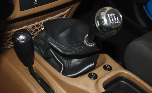 2011 JEEP WRANGLER UNLIMITED SAHARA — photo 11