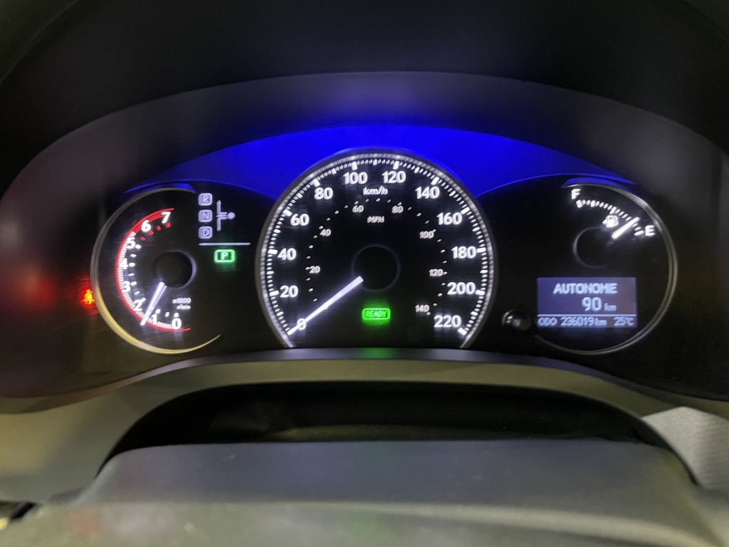 Lexus CT 200h  2014 — photo 21