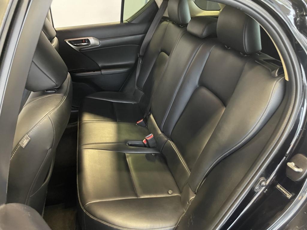 Lexus CT 200h  2014 — photo 8