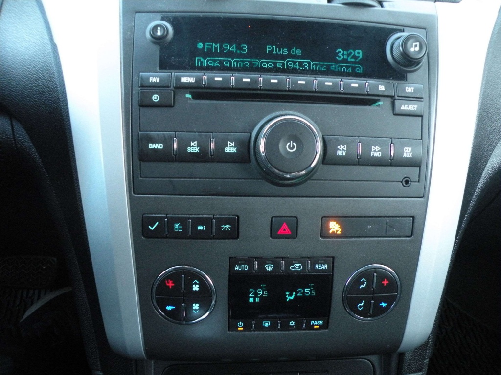 Chevrolet Traverse 2LT 2011 — photo 22