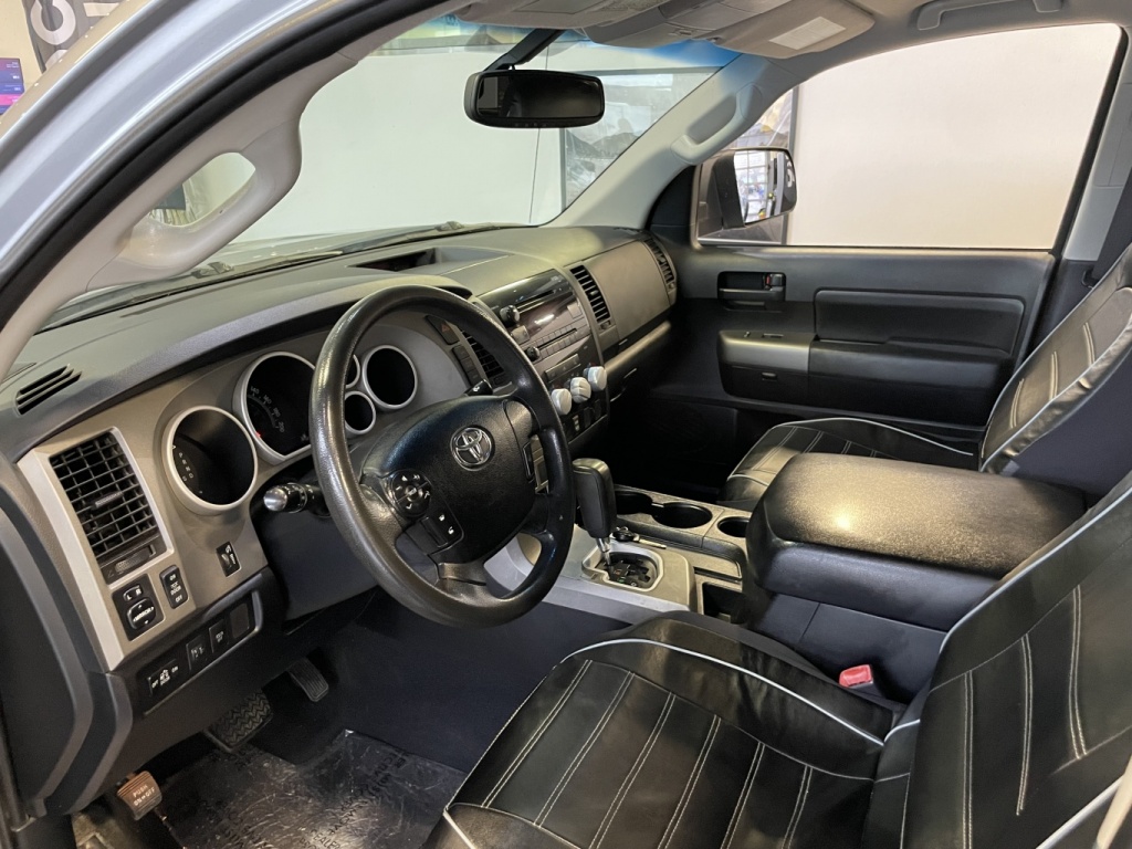 Toyota Tundra SR5 2010 — photo 17