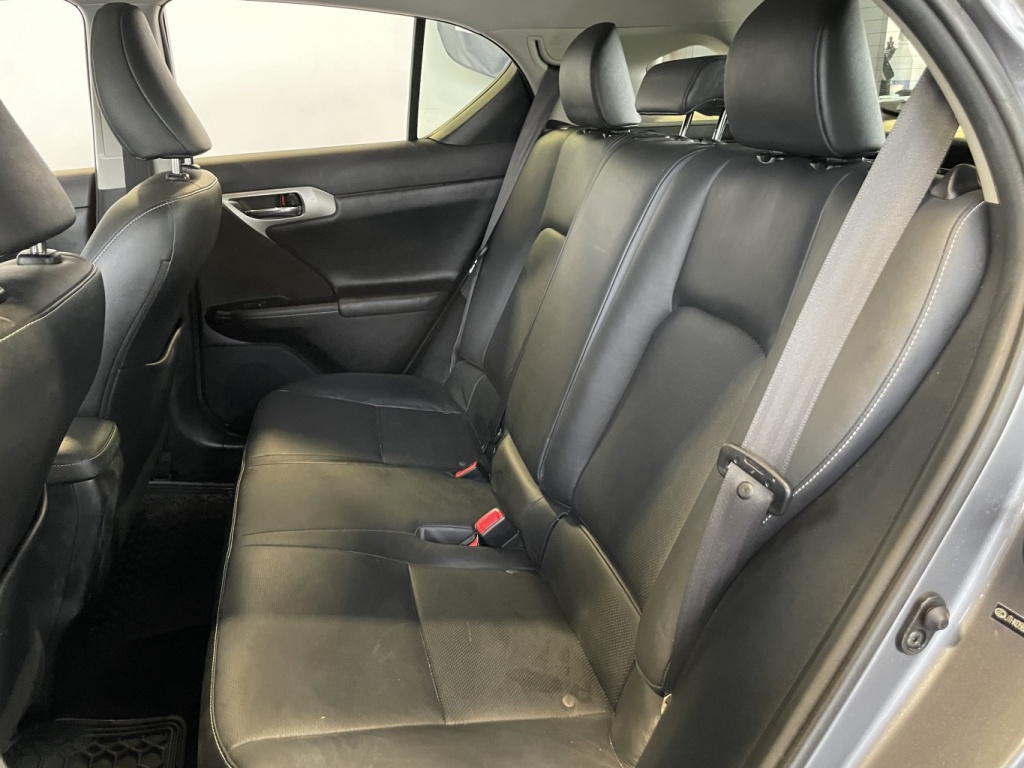 Lexus CT 200h  2012 — photo 9