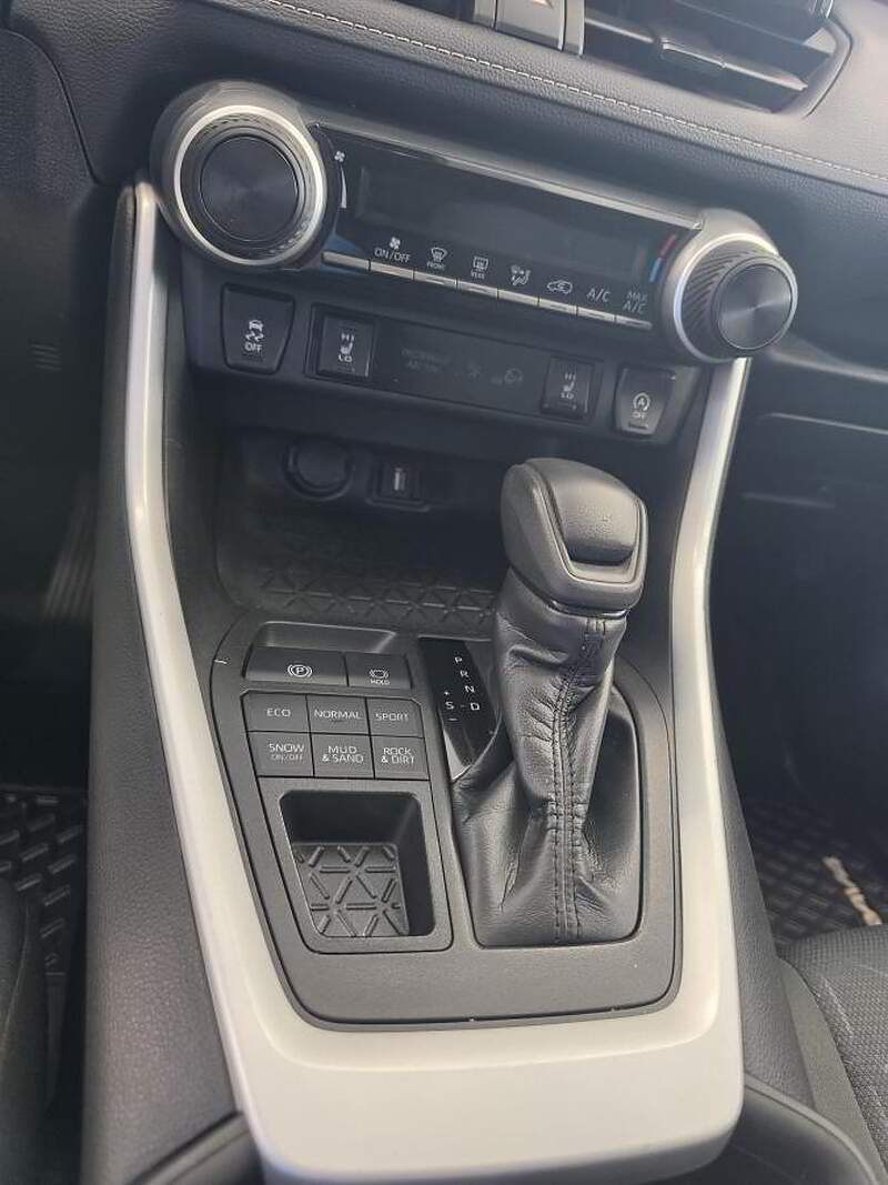 Toyota RAV4 2022 LE — photo 18