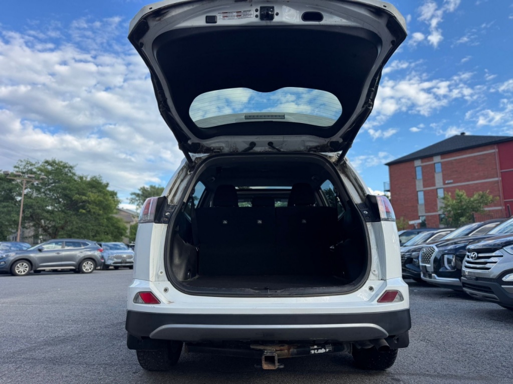 Toyota RAV4 XLE 2017 — photo 2