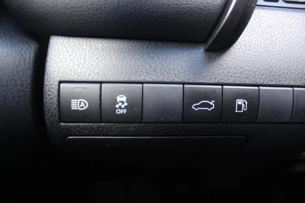 TOYOTA Camry — photo 17