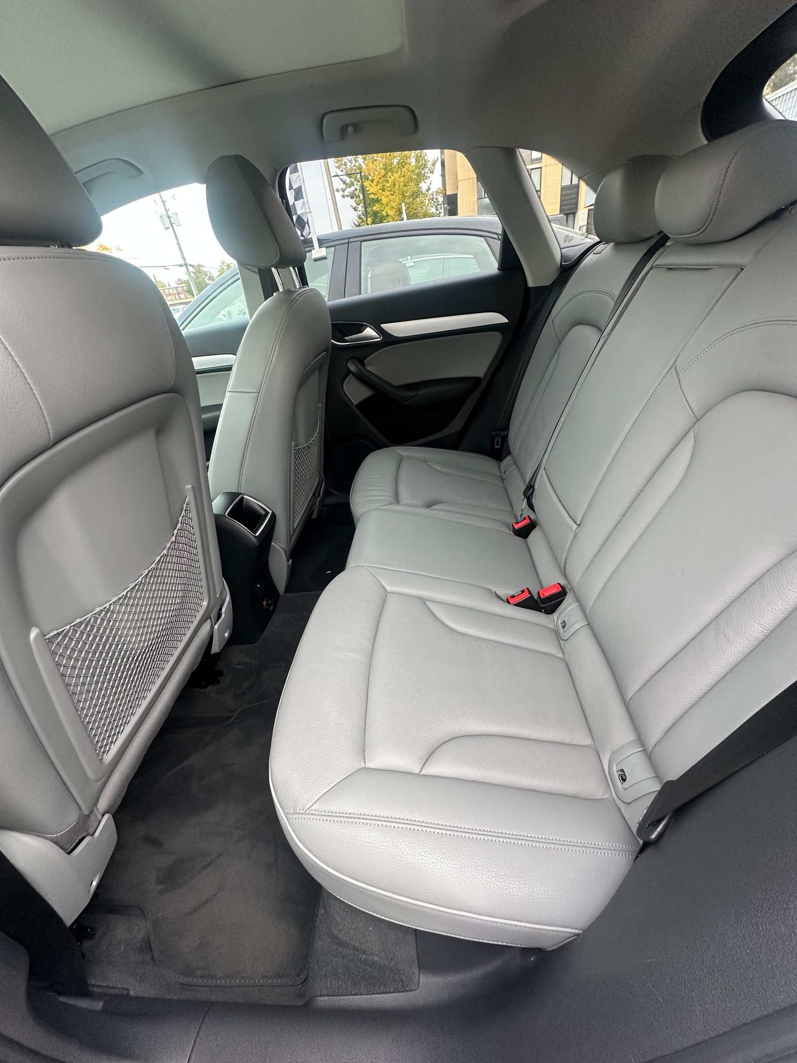 Audi Q3 2017 — photo 11