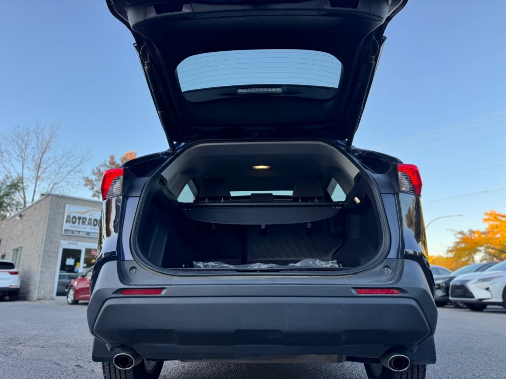 Toyota RAV4 XLE 2022 — photo 14