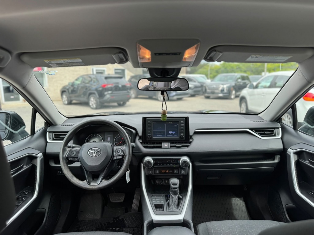 Toyota RAV4 LE 2021 — photo 6