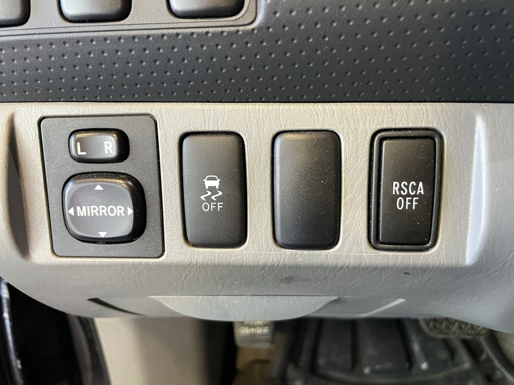 Toyota Tacoma  2011 — photo 21